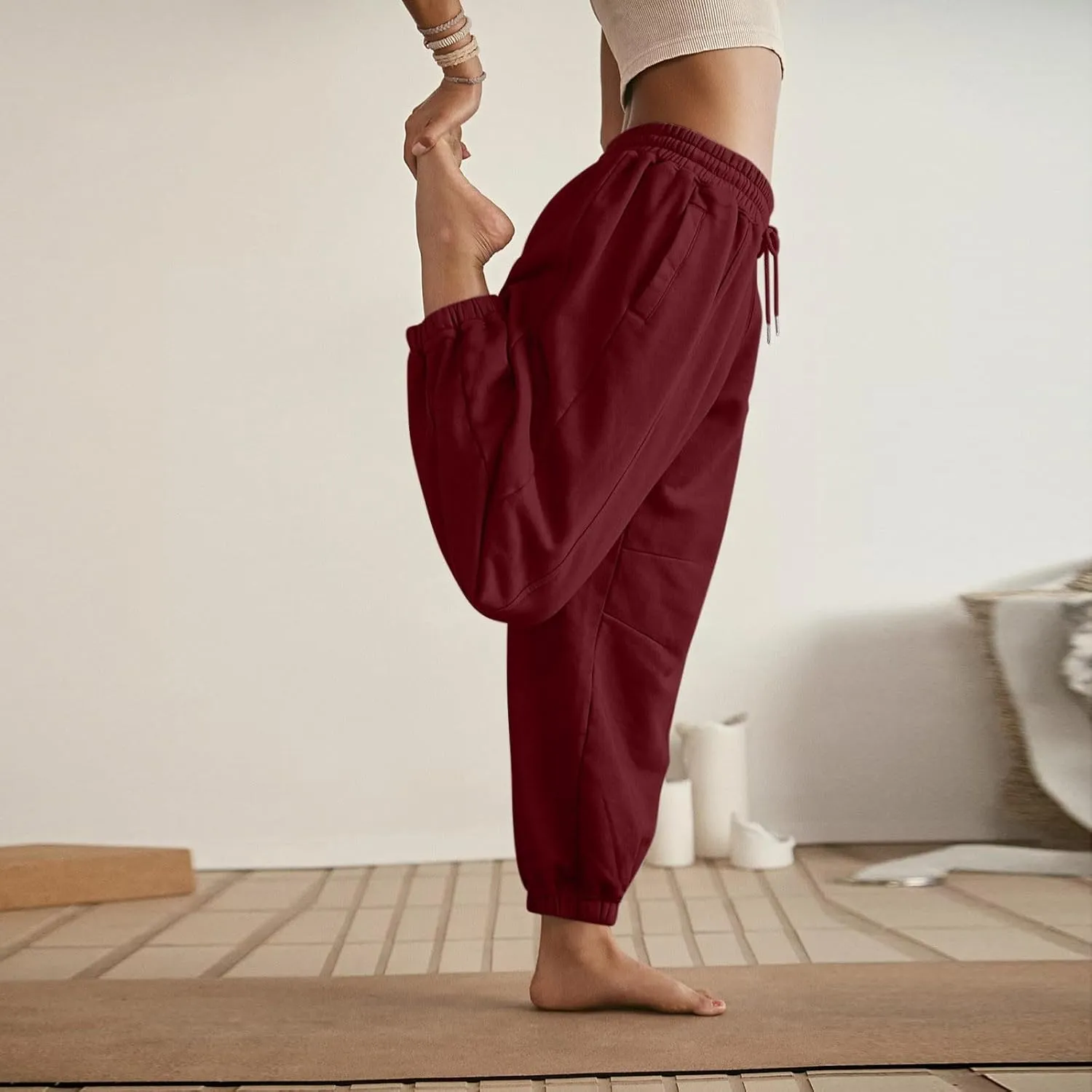 Jogger Sweatpants Women Fleece Drawstring High Waisted Joggers with Pockets Soft Workout Capri Loose Yoga Pants