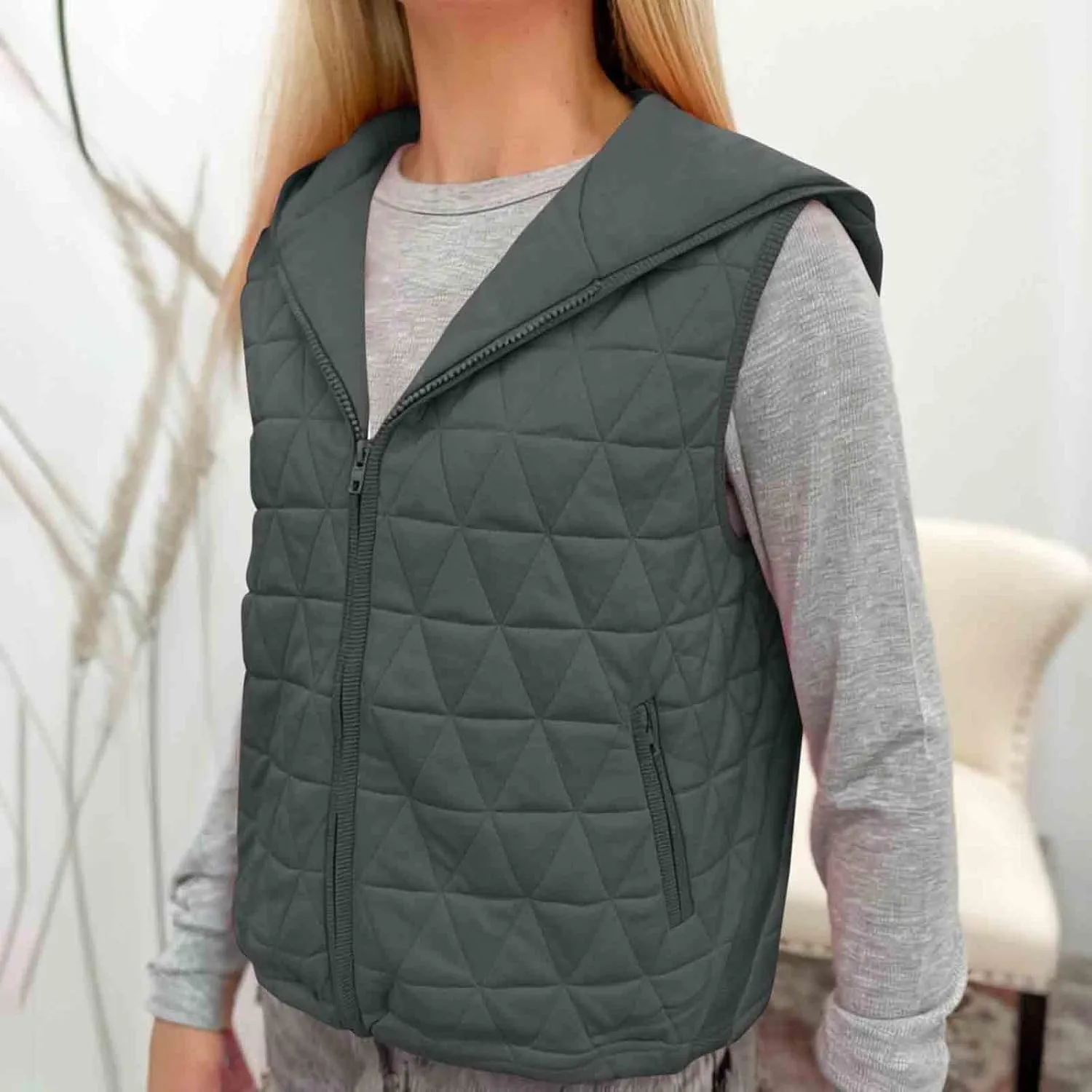 Lmdudan Women's 2024 Fall Vest Casual Sleeveless Hooded Zip Up Jacket Trendy Lightweight Winter Coat Outerwear with Pockets